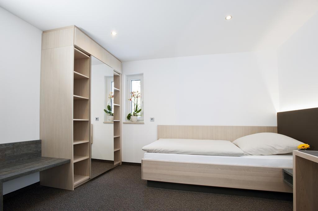 Hotel Kaeferstein Garni ニュルンベルク エクステリア 写真